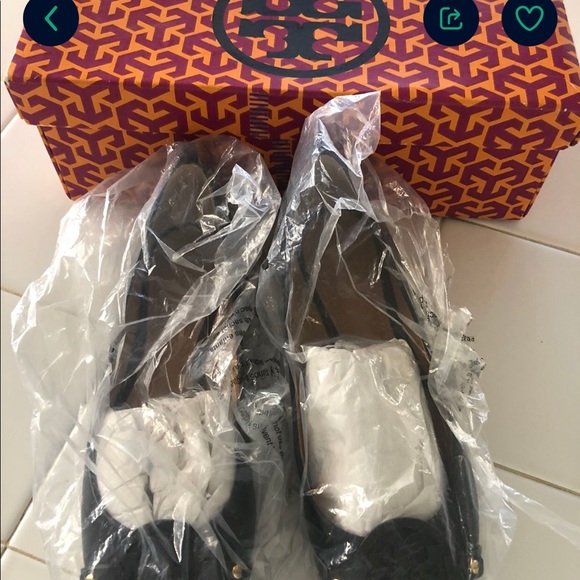 AUTHENTIC Tory Burch flats - Picture 2 of 3